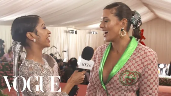 Ashley Graham on Accidentally Arriving Early to the Met Gala Met Gala 2019 With Liza Koshy Vogue [RUS SUB]