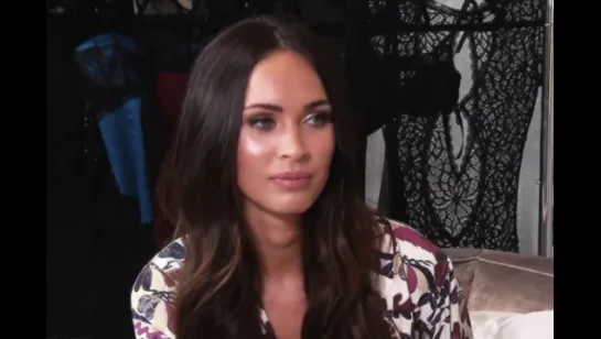 Megan Fox Extra TV Interview (2017)