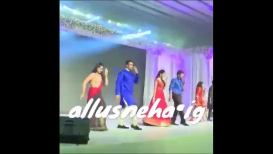 Allu Arjun & Sneha dancing at event