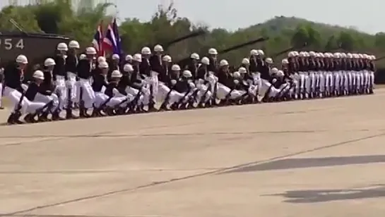 Военный парад Эффект домино, 50 солдат, Тайланд / Military parade - domino effect, 50 soldiers, Thailand /