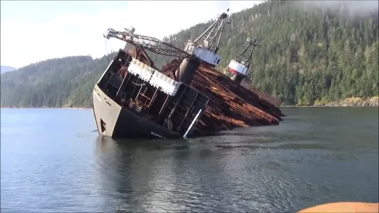 Баржа с древесиной, Британская Колумбия (Канада) / Barge with wood, British Columbia (Canada)