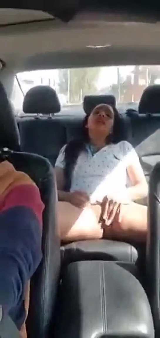 Paga con sexo anal el Uber para su casa