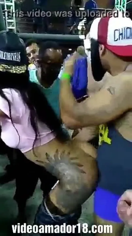 Morena gostosa tatuada fodendo no carnaval 2019