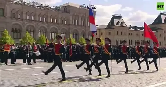 Командует парадом на Красной площади главком сухопутных войск генерал армии Олег Салюков