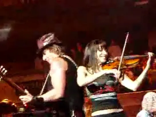 BON JOVI Jon forgets words & tells Richie and Lorenza to GET A ROOM!