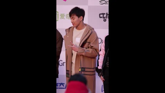 [FC|VK][14.01.2016] Monsta X Red Carpet Seoul Music Awards (Shownu)