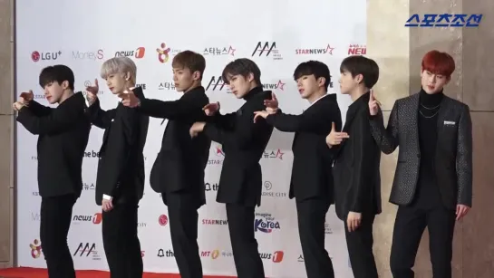 [VK][181128] MONSTA X - Red Carpet @ Asia Artist Awards 2018