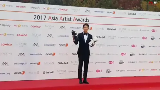 2017.11.15 Asia Artist Award (AAA) Ли Джун Ги Красная дорожка