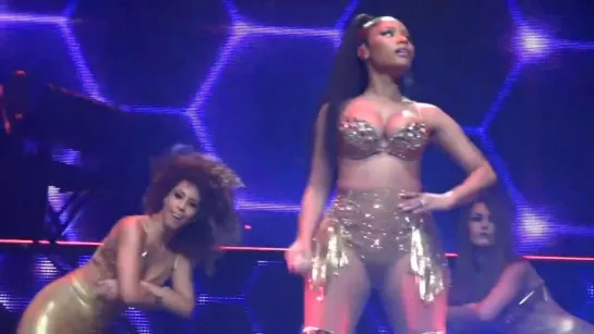 Nicki Minaj - Super Bass (Live @ The Pinkprint Tour, Vancouver, 16/08/15)