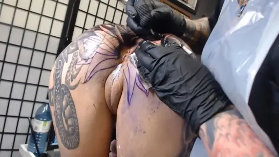 Darcy Diamond Gets Her Asshole Tattooed by Trevor Whelen for 4.5 Hours