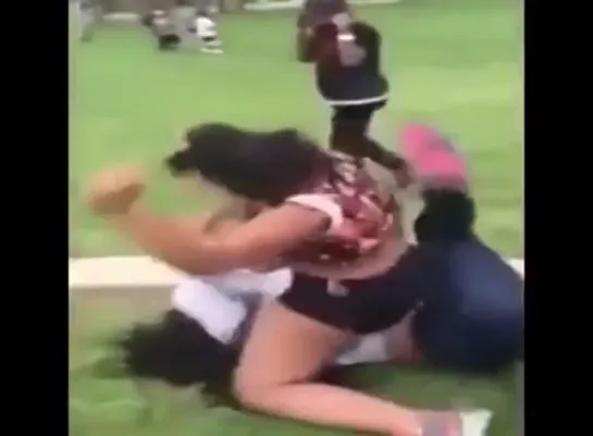 Mom uses a puffer in the middle of a bitches fight