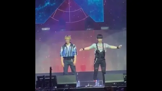 [VK][180620] MONSTA X - Wonho & Minhyuk dance @ The 2nd World Tour: The Connect in Amsterdam