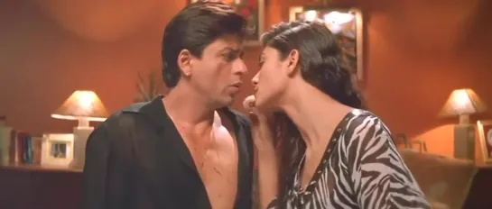 Sushmita Sen Flirts with Shahrukh Khan in Mai Hoon Na