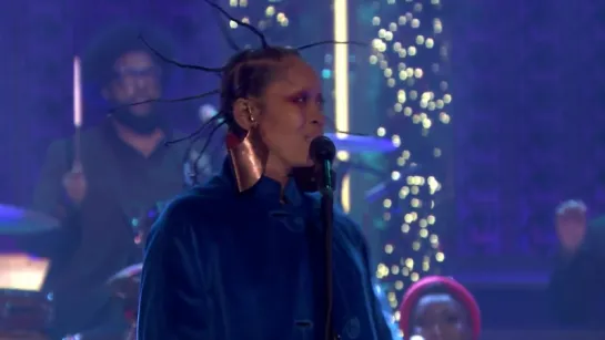 Выступление Erykah Badu на шоу «The Tonight Show Starring Jimmy Fallon»