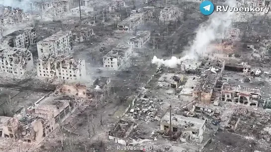 Видео работы танкистов в ходе штурма Марьинки