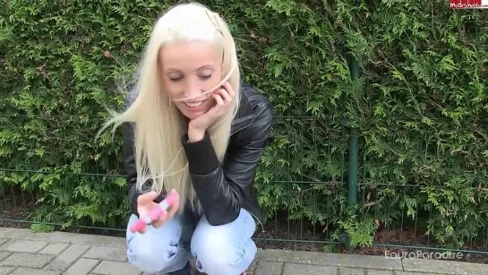 LauraParadise - BEKLAUT UND VOM FAN AO BENUTZT