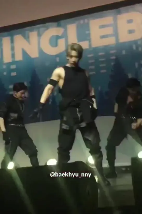 [VK][181207] MONSTA X fancam - Be Quiet (Wonho focus) @ Pepsi x Jingle Ball All Access Lounge in New York