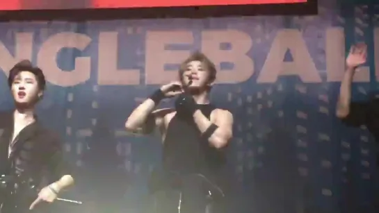 [VK][181207] MONSTA X fancam - Fallin' (Wonho focus) @ Pepsi x Jingle Ball All Access Lounge in New York