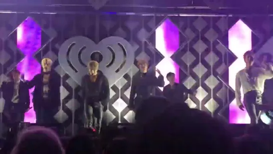 [VK][181205] MONSTA X fancam - Intro + SHOOT OUT @ Jingle Ball Tour in Philadelphia