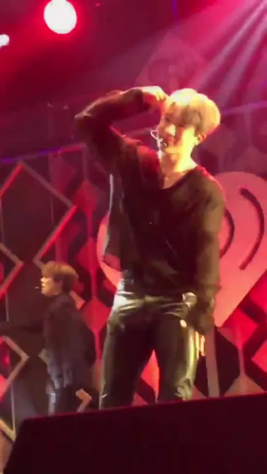 [VK][181203] MONSTA X fancam - Special (Wonho focus) @ Jingle Ball Tour in Minneapolis