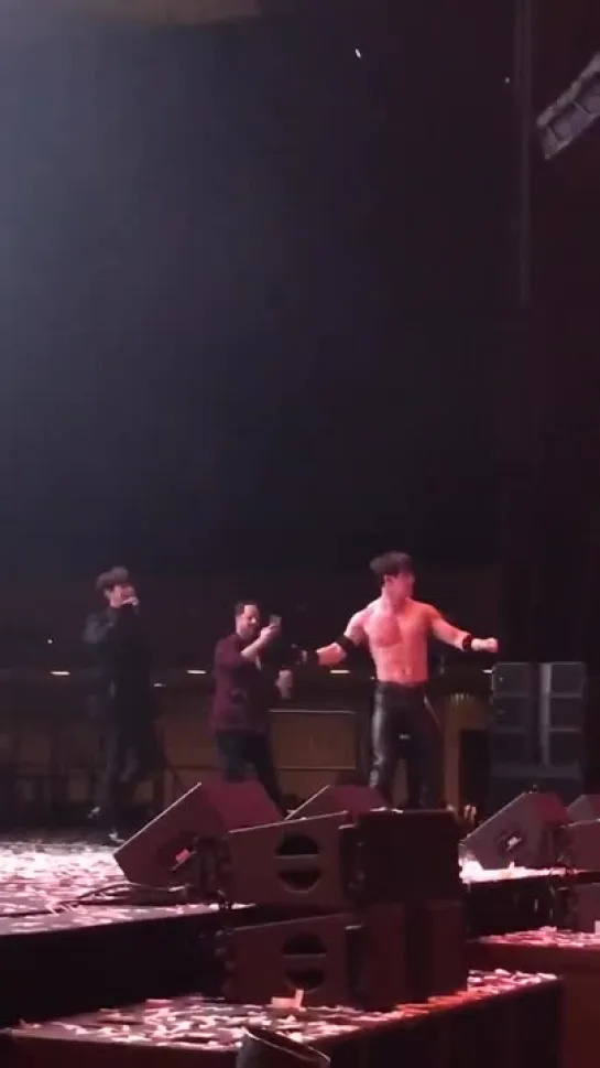 [VK][181201] MONSTA X fancam - Ending (Wonho focus) @ Jingle Ball Tour in San Francisco