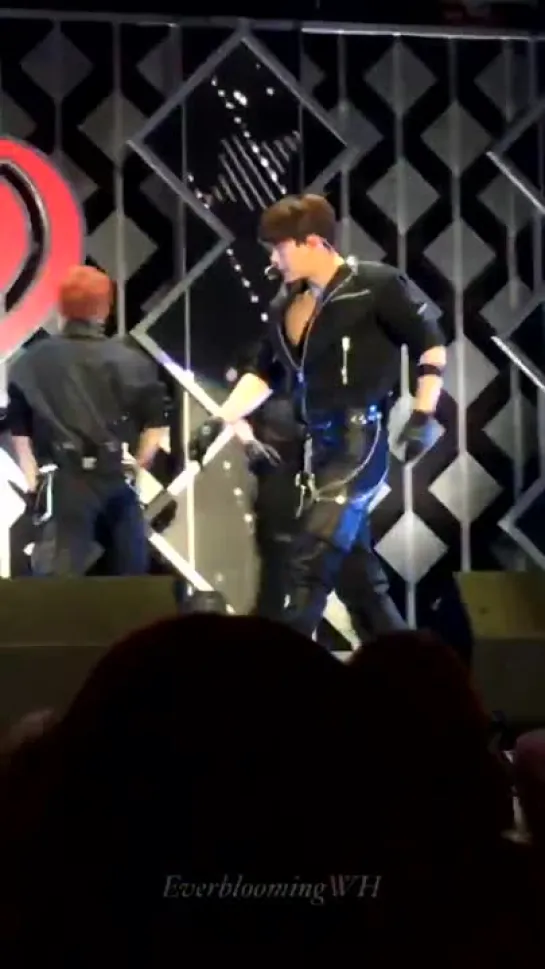 [VK][181130] MONSTA X fancam - Dramarama (Wonho focus) @ Jingle Ball Tour in Los Angeles