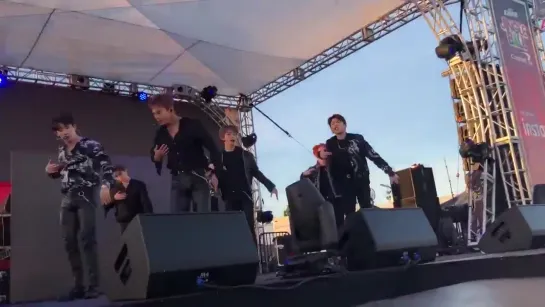 [VK][181130] MONSTA X fancam - Dramarama @ Jingle Ball Village in Los Angeles