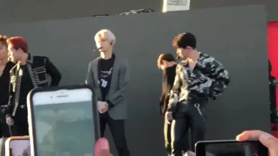 [VK][181130] MONSTA X fancam - Intro @ Jingle Ball Village in Los Angeles