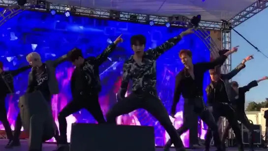 [VK][181130] MONSTA X - SHOOT OUT @ Jingle Ball Village in Los Angeles