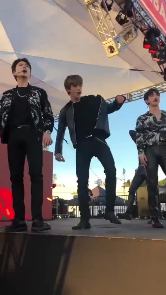 [VK][181130] MONSTA X - Trespass @ Jingle Ball Village in Los Angeles