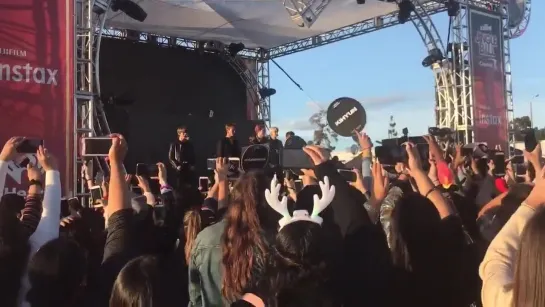 [VK][181130] MONSTA X - Intro @ Jingle Ball Village in Los Angeles