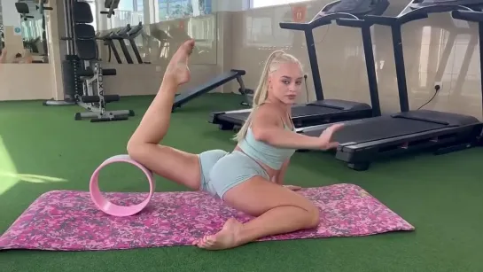 workout for Legs with yoga roll _ stretching _ gymnastics _ flexibility and mobility