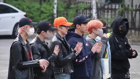 [VK][20.04.2018] MONSTA X arrive at Music Bank @147 company