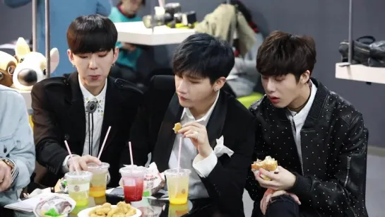 [VK][06.04.2017] MONSTA X MTV Taiwan Wuxiang: Hamburger eating