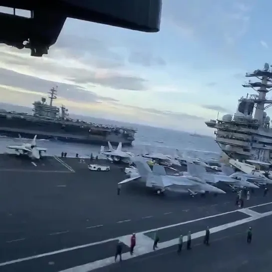 Пара атомных авианосцев ВМС США USS Nimitz и USS Theodore Roosevelt