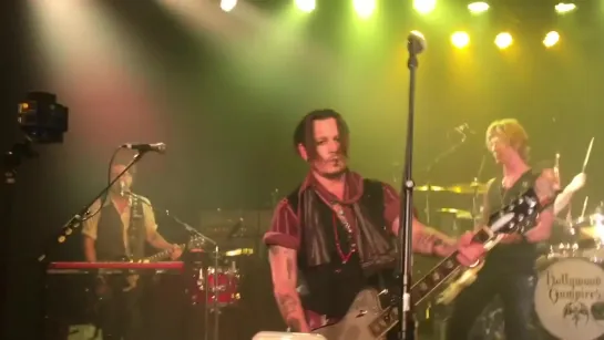 Hollywood Vampires /Raise The Dead/