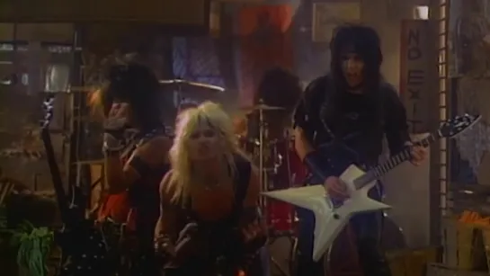 Mötley Crüe /Too Young To Fall In Love/