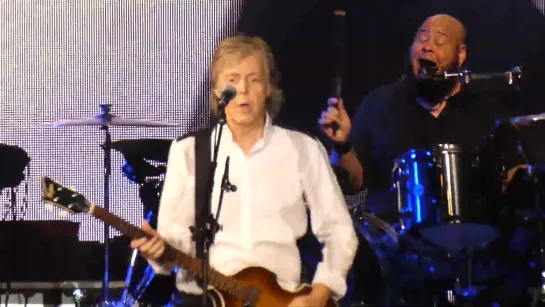 Ringo Starr Makes Surprise Appearance at Paul McCartney`s Dodger Stadium Concert