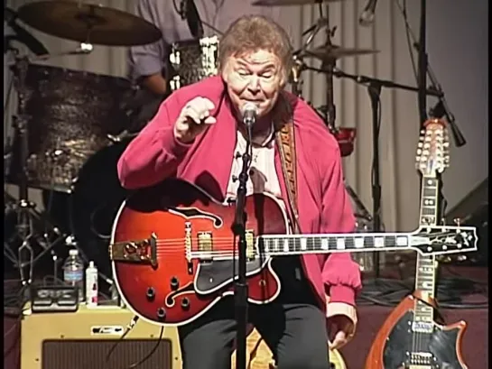 Roy Clark at Buck Owens Crystal Palace May 1, 2012 (480p)