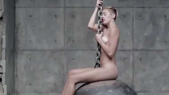 Майли Сайрус голая Miley Cyrus голая в клипе Wrecking Ball 2013 Голые знаменитости