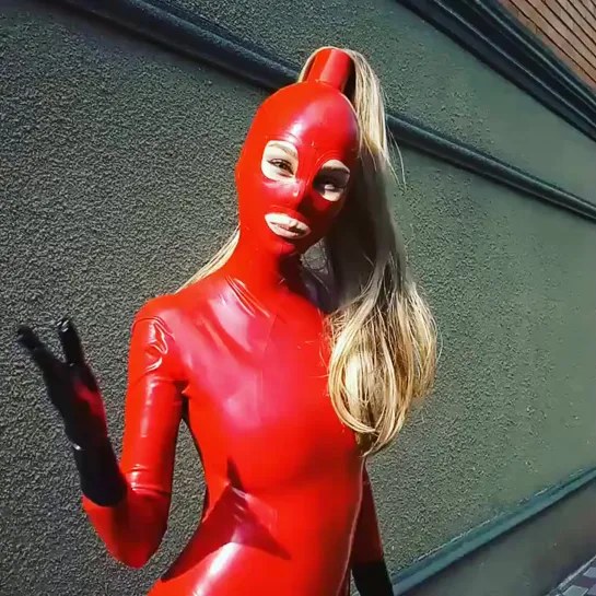 Red Latex Queen