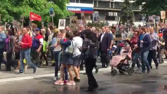 Луганск 9 мая 2019 года. Бессмертный полк. День Победы. Спасибо деду за победу!