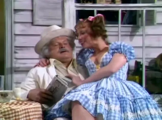 Benny Hill_Down Under_(1977)