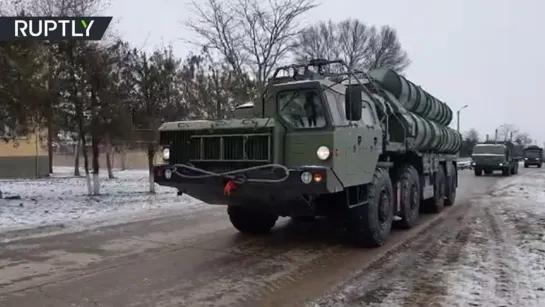 Проезд новейших комплексов С-400 в Крыму попал на видео