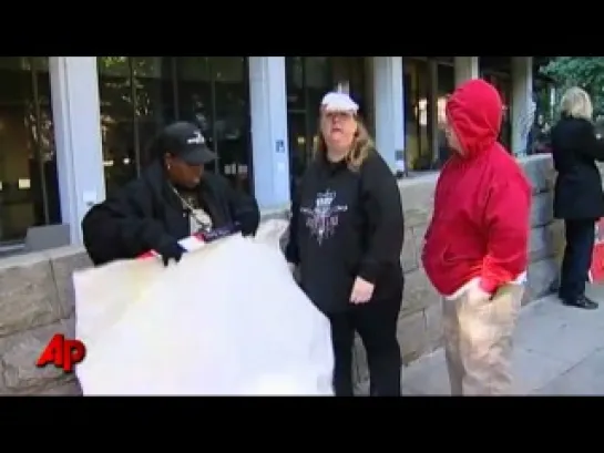 Jackson's Family, Fans Arrive for LA Hearing 04/01/2011