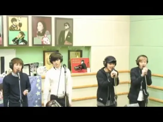 [RADIO] [CUT] 25.12.2013:  Sungjae, Hyunsik, Eunkwang, Changsub - Christmas Song @ KBS Kiss The Radio