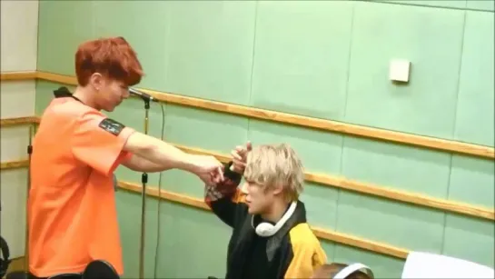 [RAW|VK][10.09.2015] SJ's Kiss the radio (Kihyun & Minhyuk)