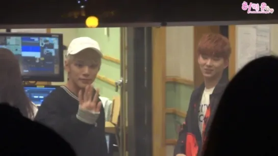 [FC|VK][24.09.2015] SJ's Kiss the radio (Minhyuk, Kihyun)