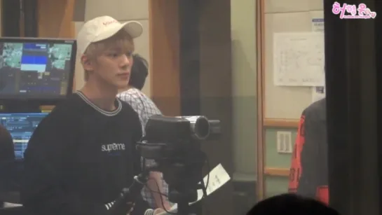 [FC|VK][24.09.2015] SJ's Kiss the radio (Minhyuk, Kihyun)