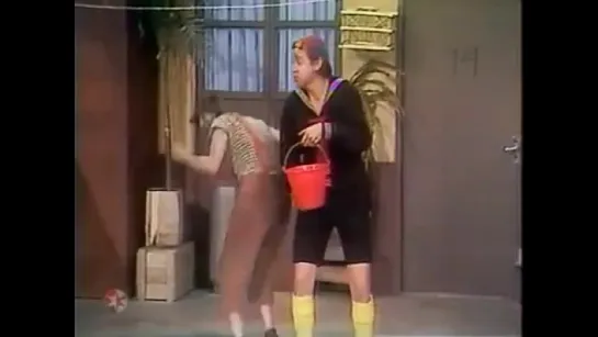 43 El Chavo - La cruz roja